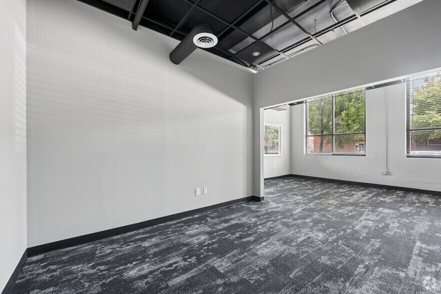 More Photos Of 300 N 5th St, Lafayette Apartments For Lease
