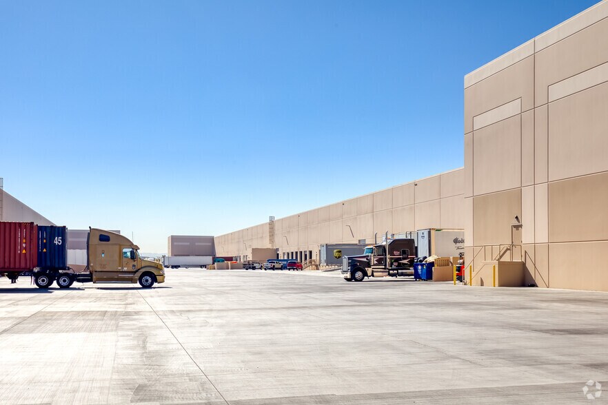 More Photos Of 3702 N Las Vegas Blvd, Las Vegas Warehouse For Lease
