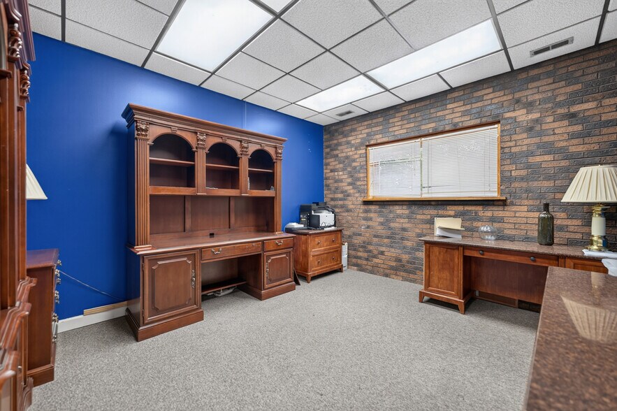 More Photos Of 520 S River St, Batavia Warehouse For Sale