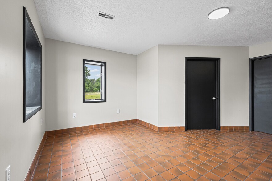 More Photos Of 11 Brierton Ln, Crystal City Office For Sale