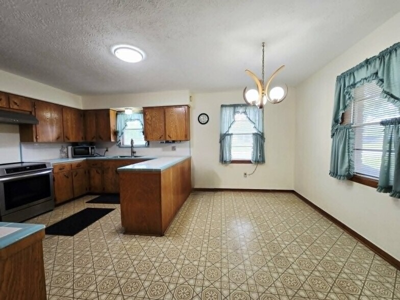 More Photos Of 5930 Killough St, Houston Office For Sale