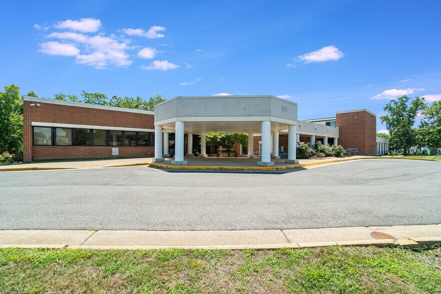 More Photos Of 1701 Fall Hill Ave, Fredericksburg Office For Lease