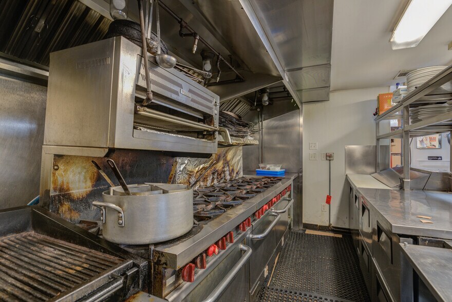 More Photos Of 200 Shore Rd, Ogunquit Restaurant For Sale