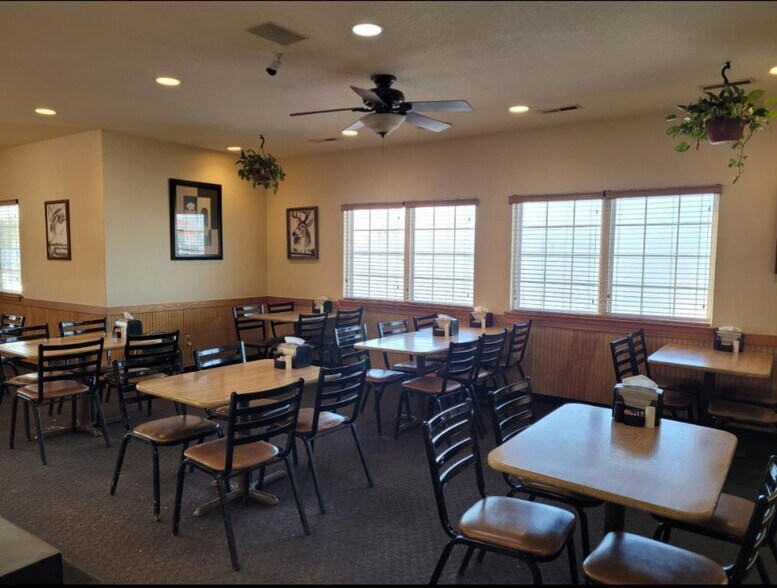 More Photos Of 1703 Oak St, Canton General Retail For Sale