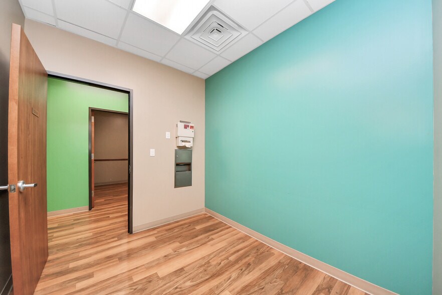 More Photos Of 3521 Town Center Blvd, Sugar Land Medical For Lease