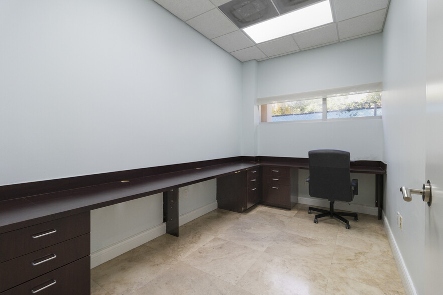 More Photos Of 6141 Sunset Dr, South Miami Medical For Lease