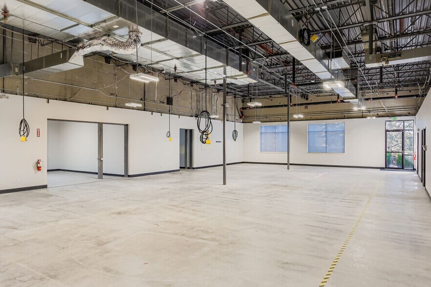 More Photos Of 1500 W Campus Dr, Littleton Warehouse For Lease