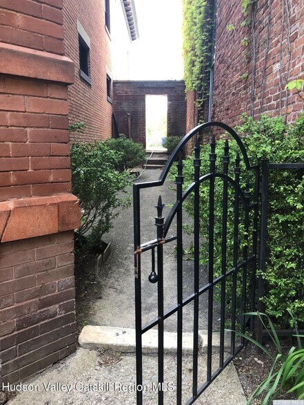 More Photos Of 420 Warren St, Hudson Office For Sale