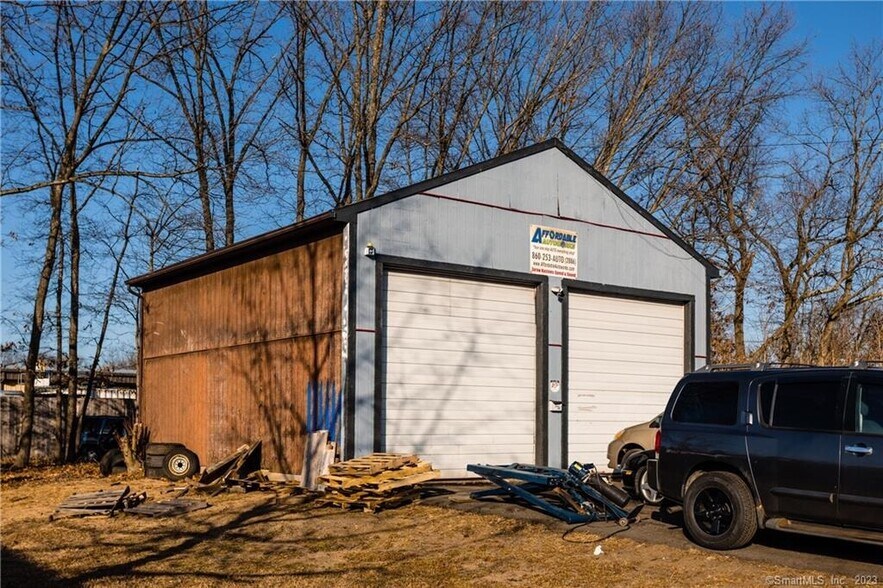 More Photos Of 448 Spring St, Windsor Locks Freestanding For Lease
