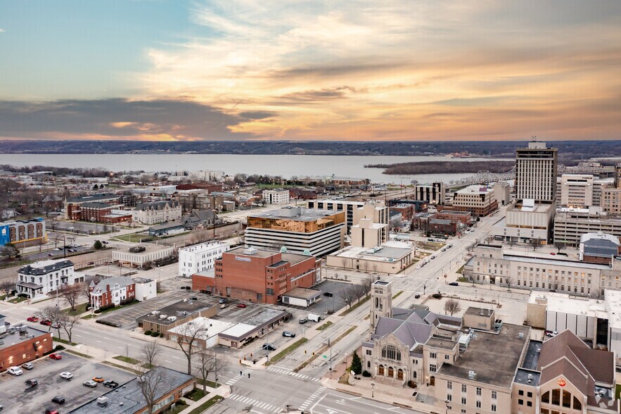 More Photos Of 222 NE Monroe St, Peoria Office For Sale