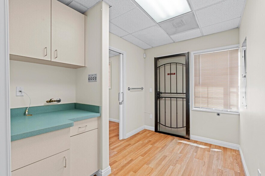 More Photos Of 1041 McKeever Ave, Hayward Medical For Sale
