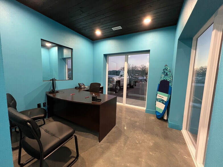 More Photos Of 27 Lighthouse Marina Rd, Sunrise Beach General Retail For Sale