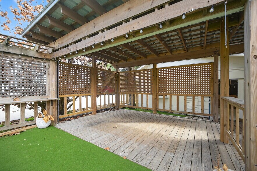 More Photos Of 411 Flagler Ave, New Smyrna Beach Freestanding For Sale