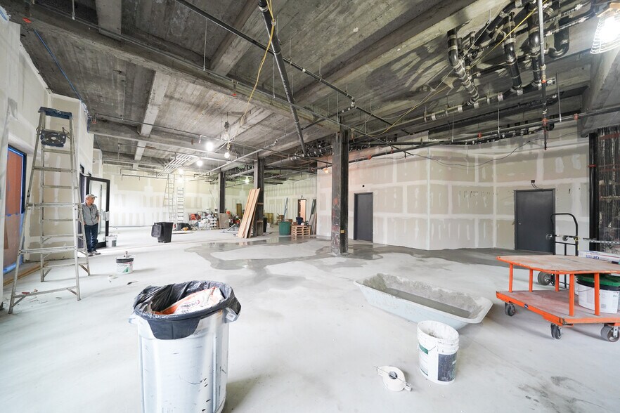 More Photos Of 166-36 Jamaica Ave, Jamaica General Retail For Lease