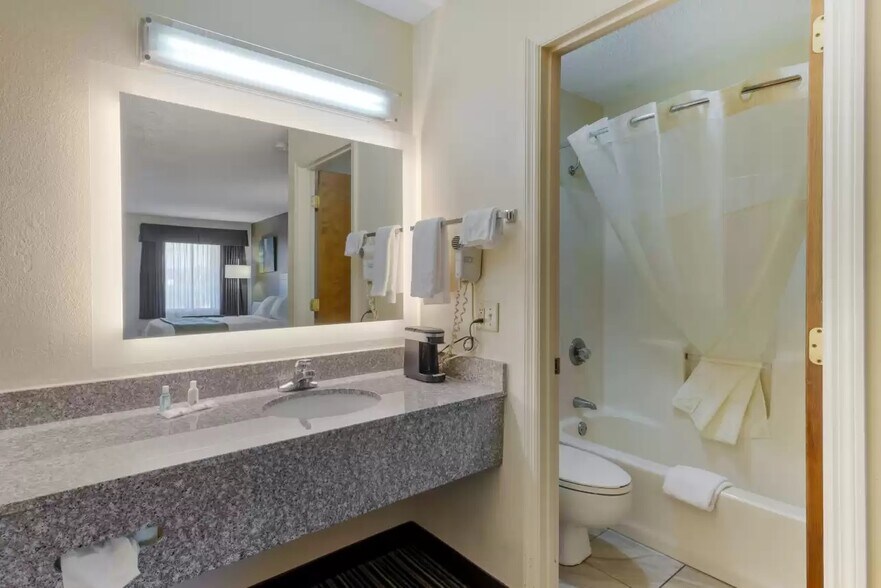 More Photos Of 820 Shoney's Dr, Ashburn Hotel For Sale