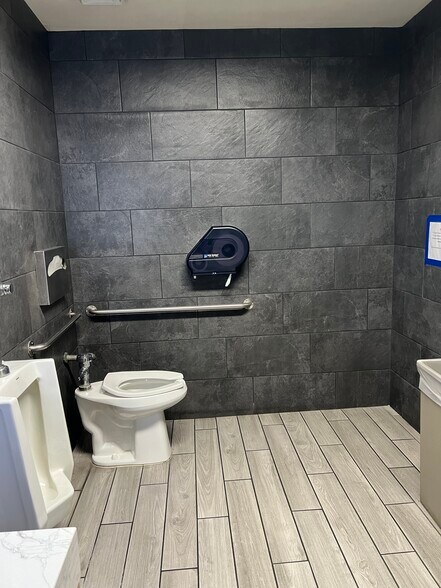 More Photos Of 2550 W Main St, Alhambra Medical For Lease