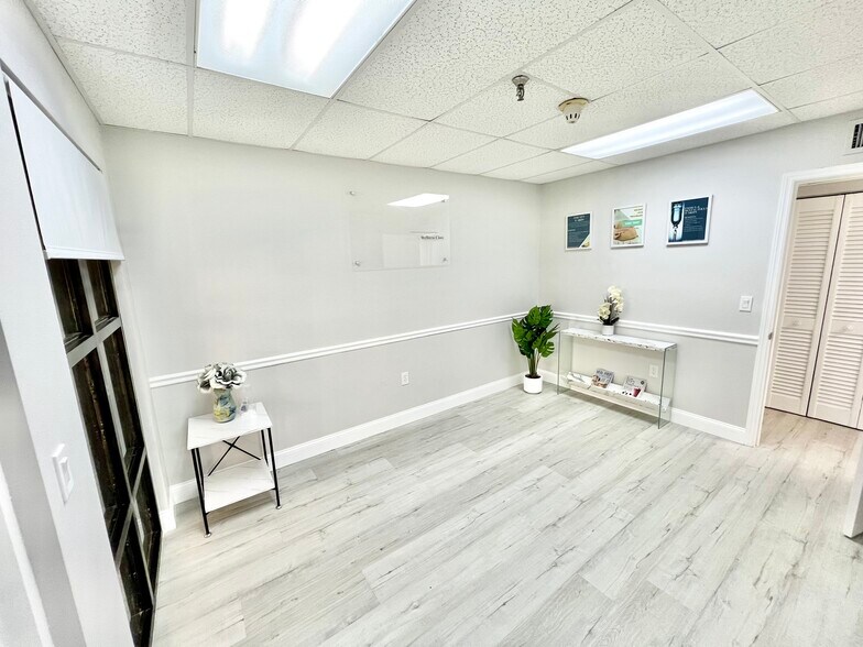 More Photos Of 2650 Bahia Vista St, Sarasota Medical For Sale