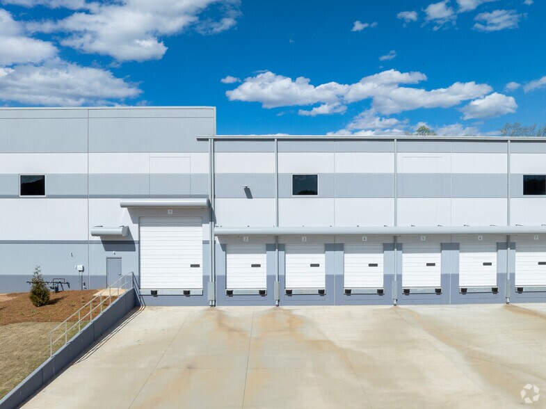 More Photos Of 2755 Forsyth Commerce Way, Cumming Distribution For Lease