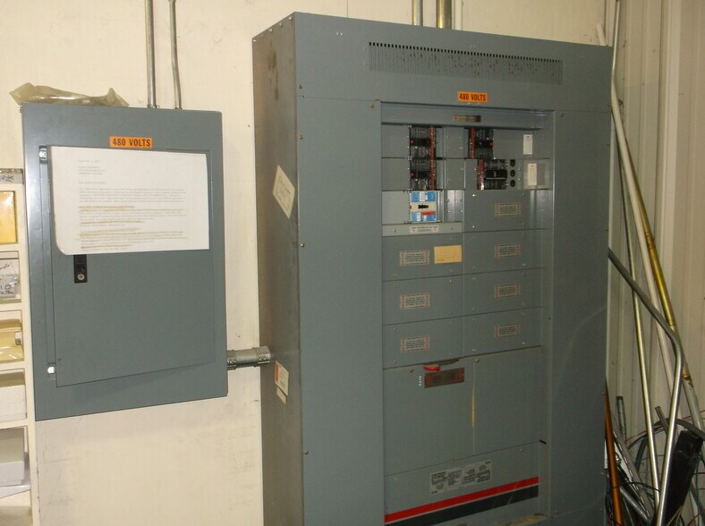 More Photos Of 1465 S Washburn St, Oshkosh Industrial For Sale