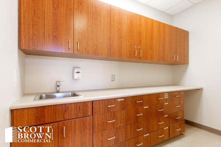 More Photos Of 2700 Village Pky, Highland Village Office For Lease