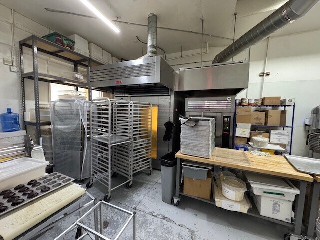 More Photos Of 4574-4578 W Adams Blvd, Los Angeles Restaurant For Sale