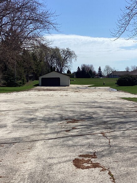 More Photos Of 2525 Oakwood Rd, Oak Creek Schools For Sale