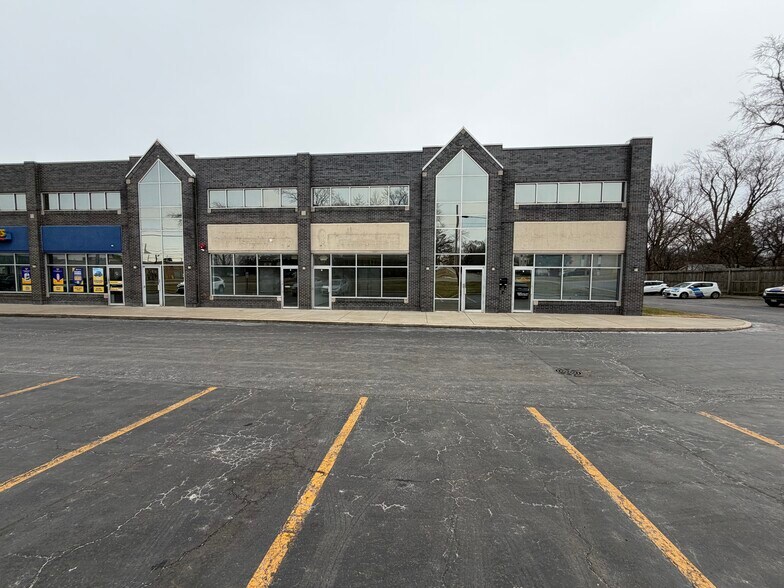 More Photos Of 401 E North Ave, Villa Park Flex For Lease