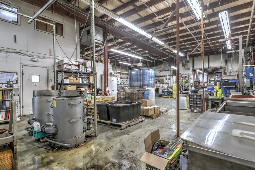 More Photos Of 15 Container Dr, Terryville Manufacturing For Sale