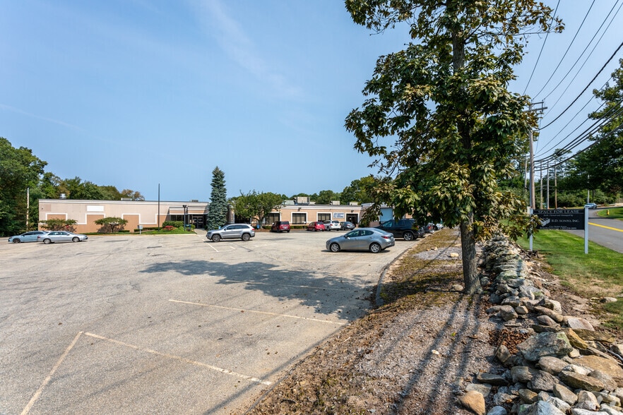 More Photos Of 88 Long Hill Cross Rd, Shelton Warehouse For Lease