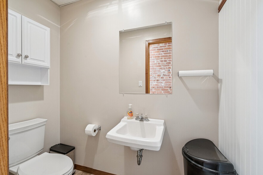 More Photos Of 118 W Mission St, Strawberry Point Loft Creative Space For Lease