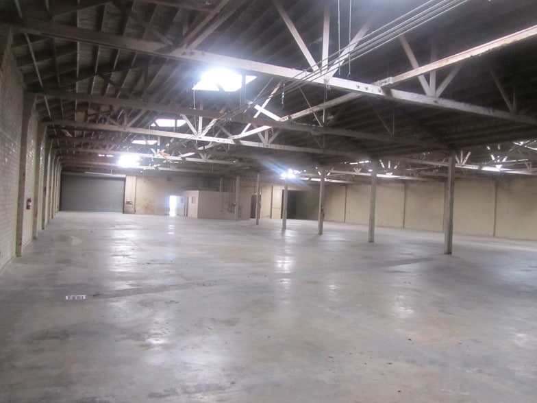 More Photos Of 845 E 60th St, Los Angeles Warehouse For Lease