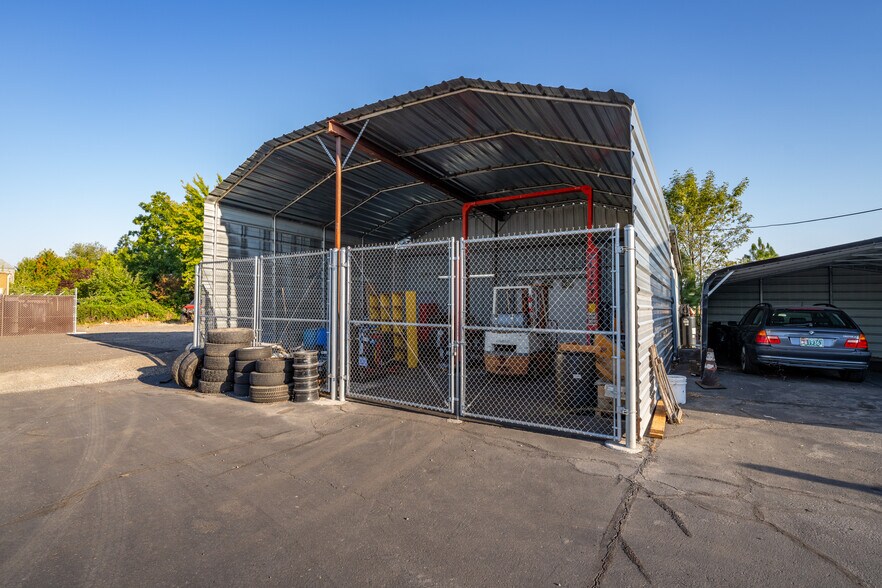 More Photos Of 3311 Biddle Rd, Medford Auto Repair For Sale