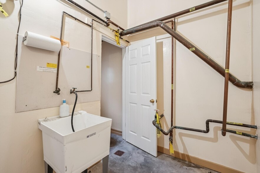 More Photos Of 700 10th Ave, San Francisco General Retail For Sale