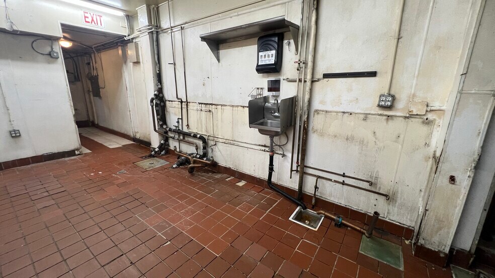 More Photos Of 530-532 Lake Park Ave, Oakland Restaurant For Lease