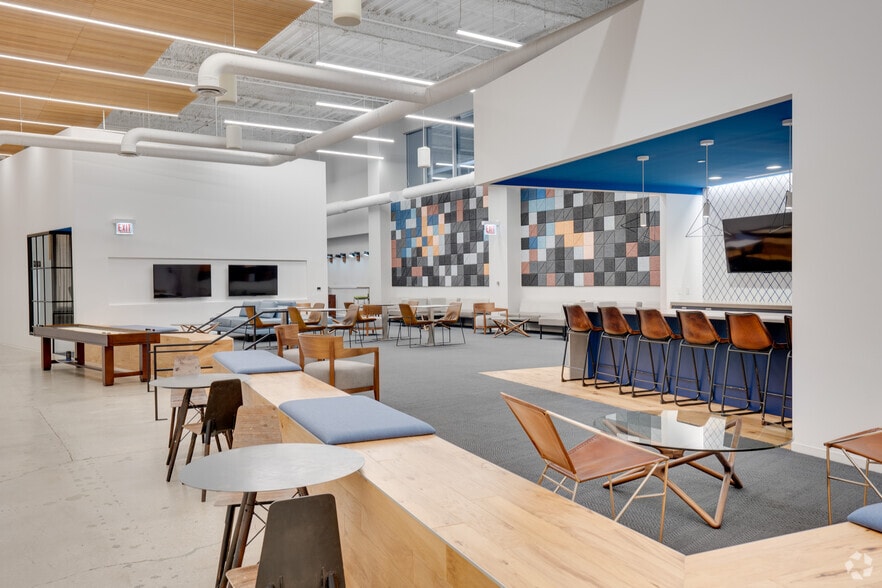 More Photos Of 200 W Adams St, Chicago Office For Lease