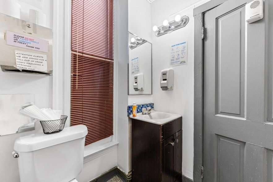 More Photos Of 21 W 25th St, Baltimore Office For Sale