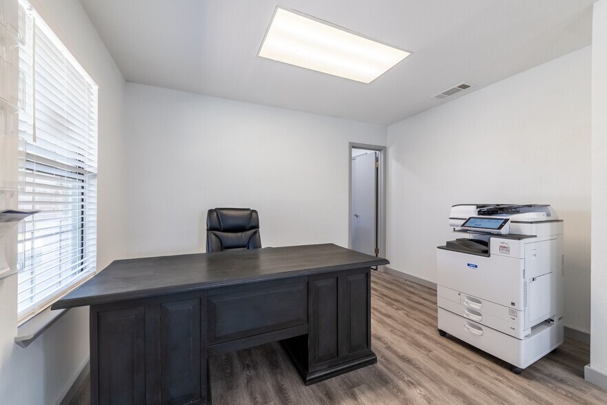 More Photos Of 5206 Wind River Rd, Austin Office For Sale