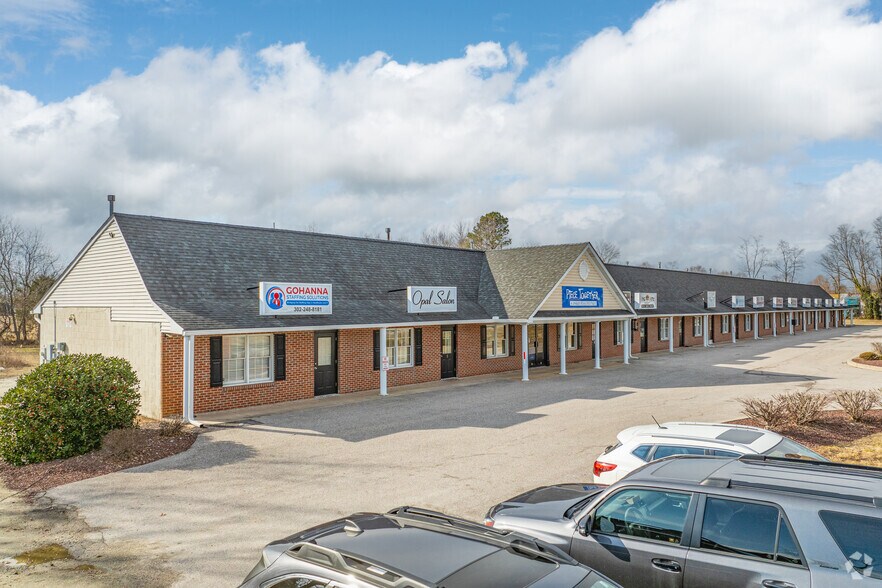 More Photos Of 5609-5621 Dupont Pky, Smyrna Office For Lease