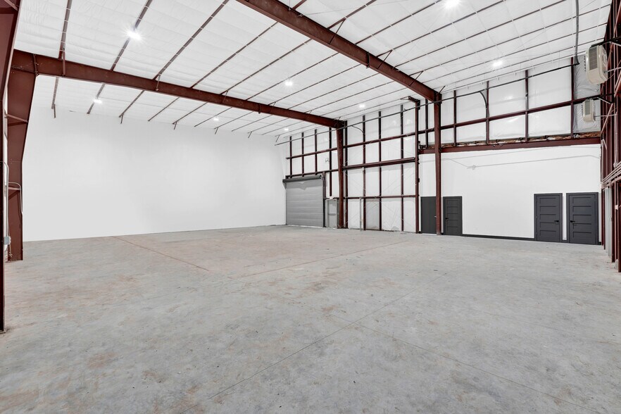More Photos Of 9228 Kingsville St, Houston Warehouse For Sale