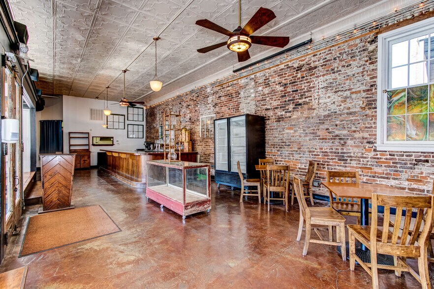 More Photos Of 211 10th St, Augusta Restaurant For Lease