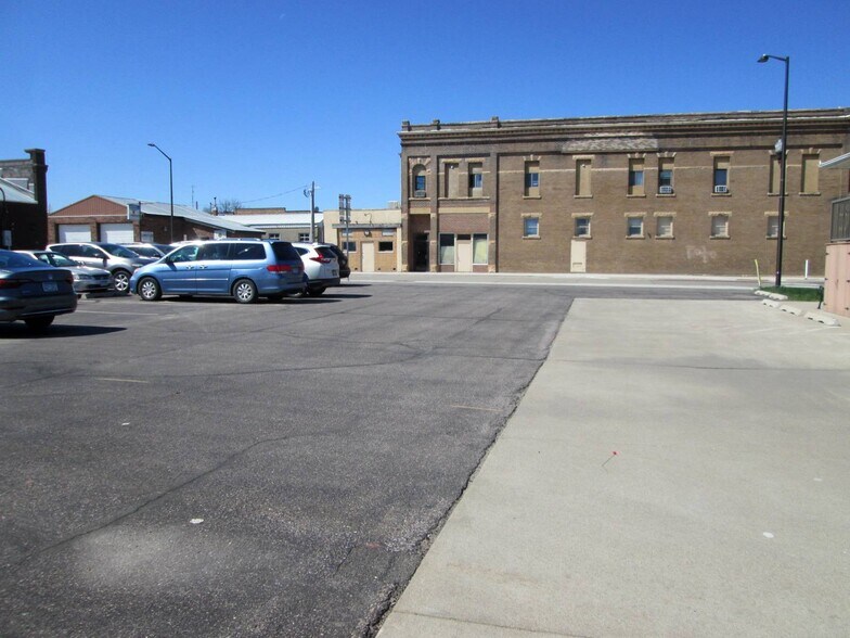 More Photos Of 101 7th St S, Saint James Freestanding For Lease