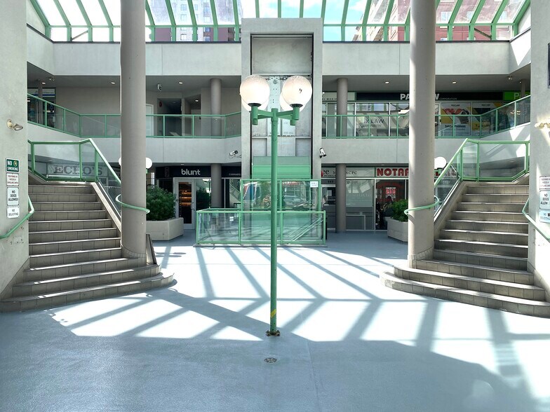 More Photos Of 1433 Lonsdale Ave, North Vancouver Storefront For Sale