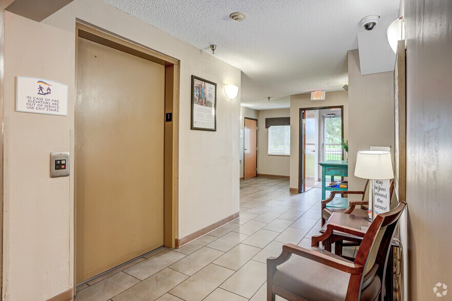 More Photos Of 2285 Washington St, Galesburg Hotel For Sale