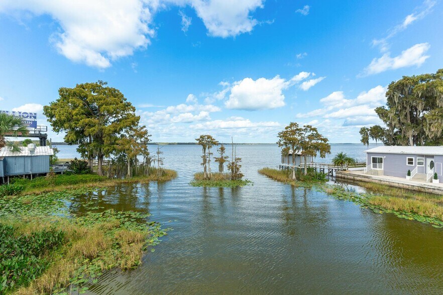 More Photos Of 1006 W Burleigh Blvd, Tavares General Retail For Sale