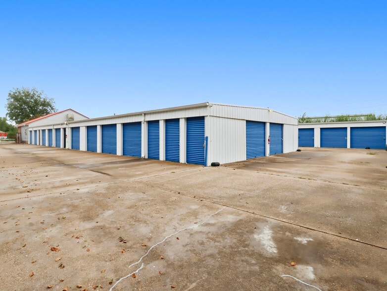 More Photos Of 906 Reppert St, Bacliff Self Storage For Sale