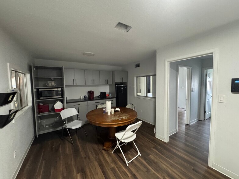 More Photos Of 7110 Overland Rd, Orlando Warehouse For Sale