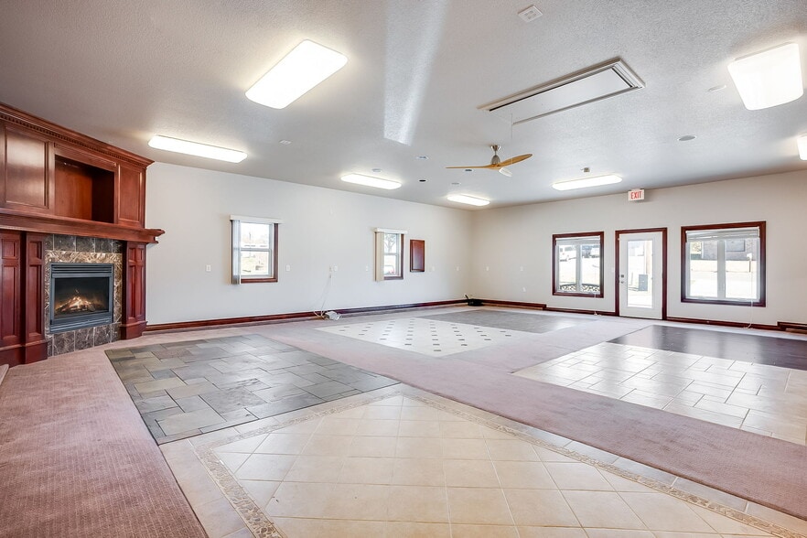 More Photos Of 121 S Water St, Derby Office For Sale