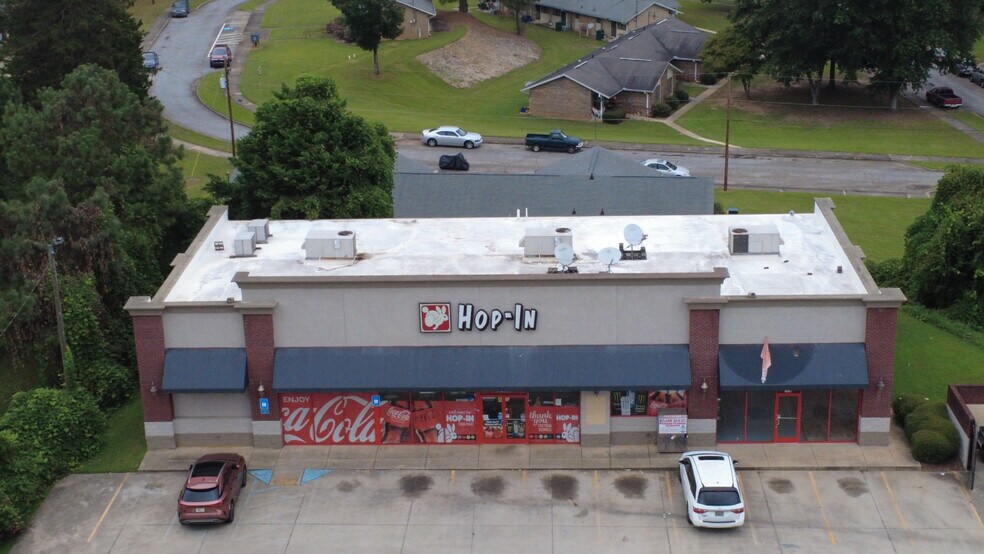 More Photos Of 725 Alabama St, Carrollton Service Station For Lease