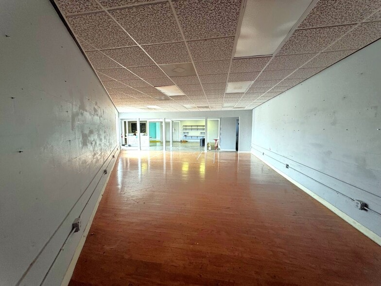 More Photos Of 10300 Us Highway 19 N, Pinellas Park Manufacturing For Lease