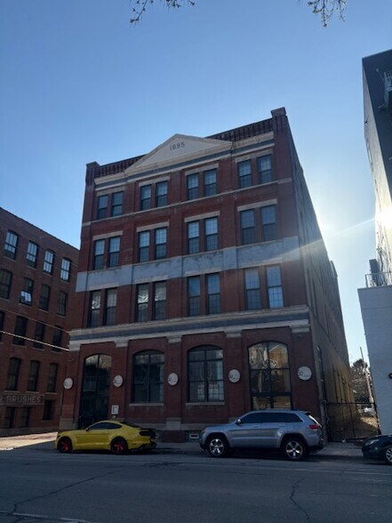 More Photos Of 1017 S 2nd St, Milwaukee Apartments For Lease